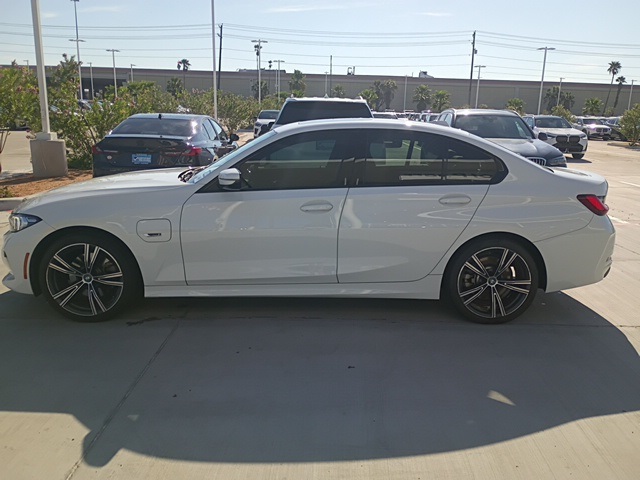 2023 Bmw 330e photo 3
