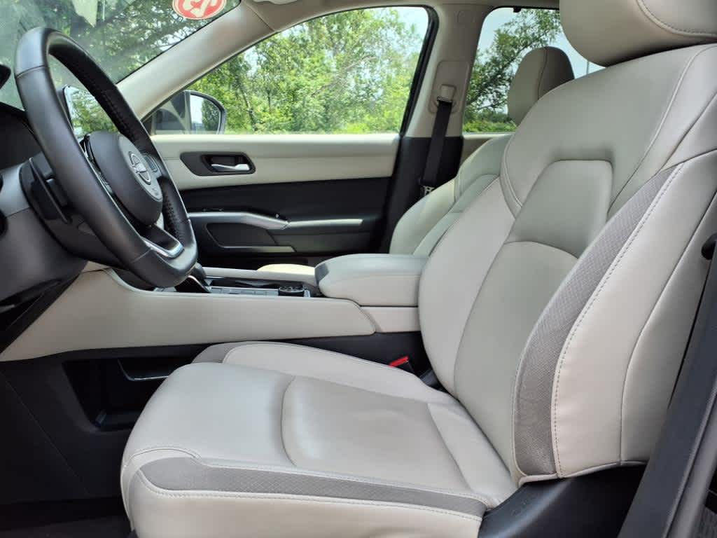 2023 Nissan Pathfinder SL photo 12