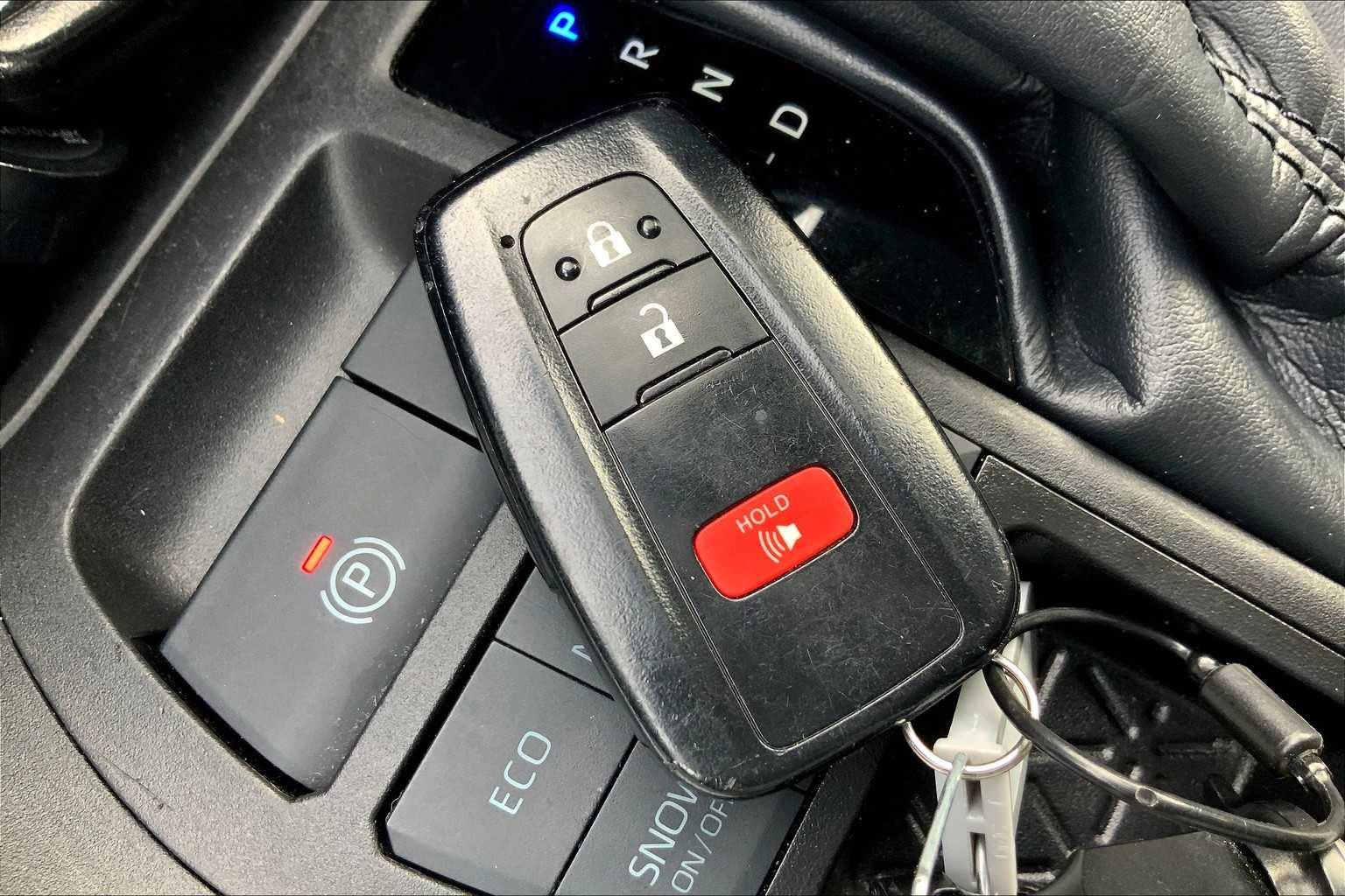 2023 Toyota RAV4 XLE photo 11