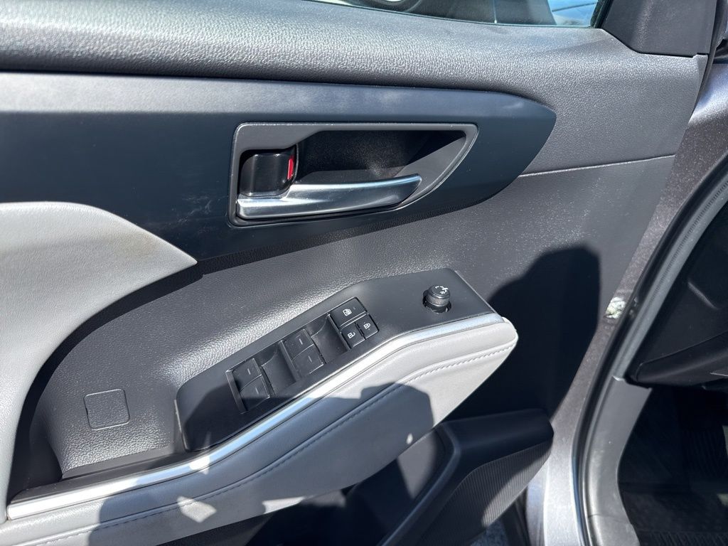 2022 Toyota Highlander XLE photo 18