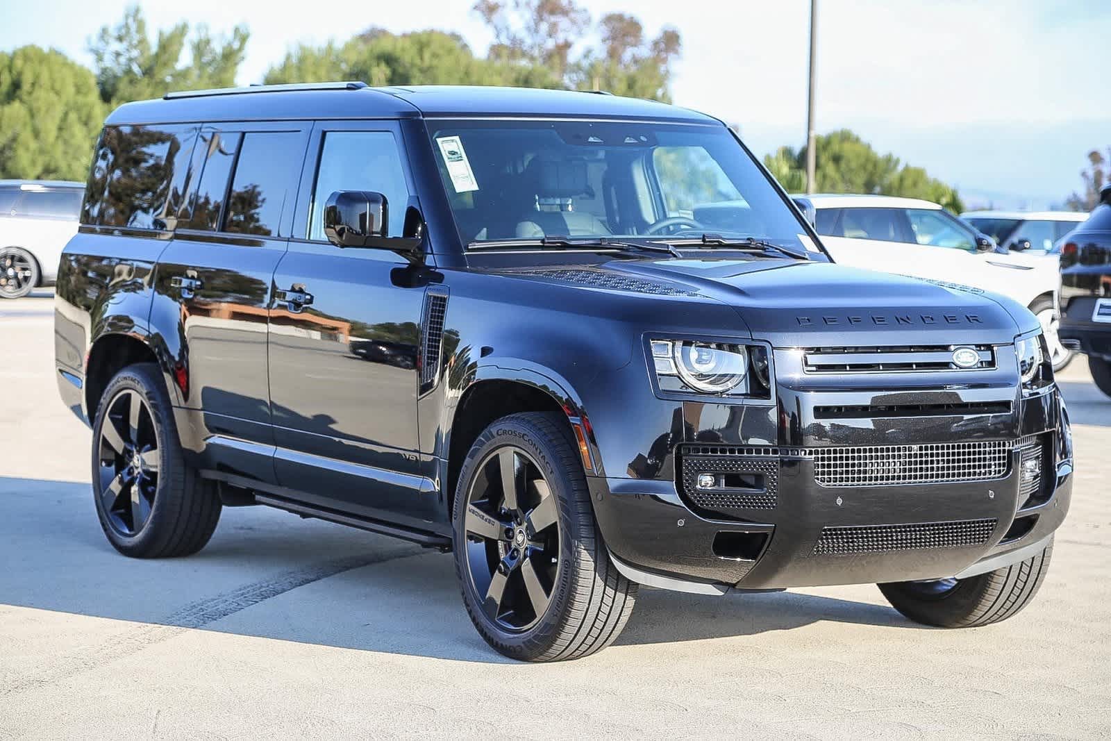 2025 Land Rover Defender 130 V8 photo 3