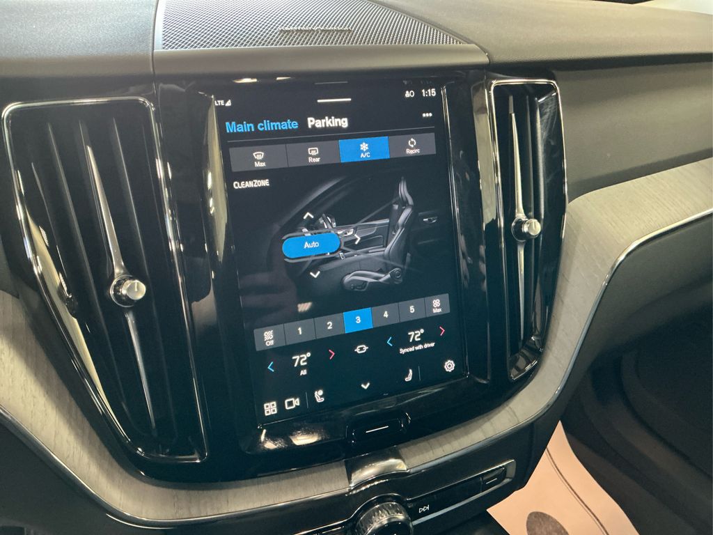 2025 Volvo XC60 Hybrid T8 Plus photo 17