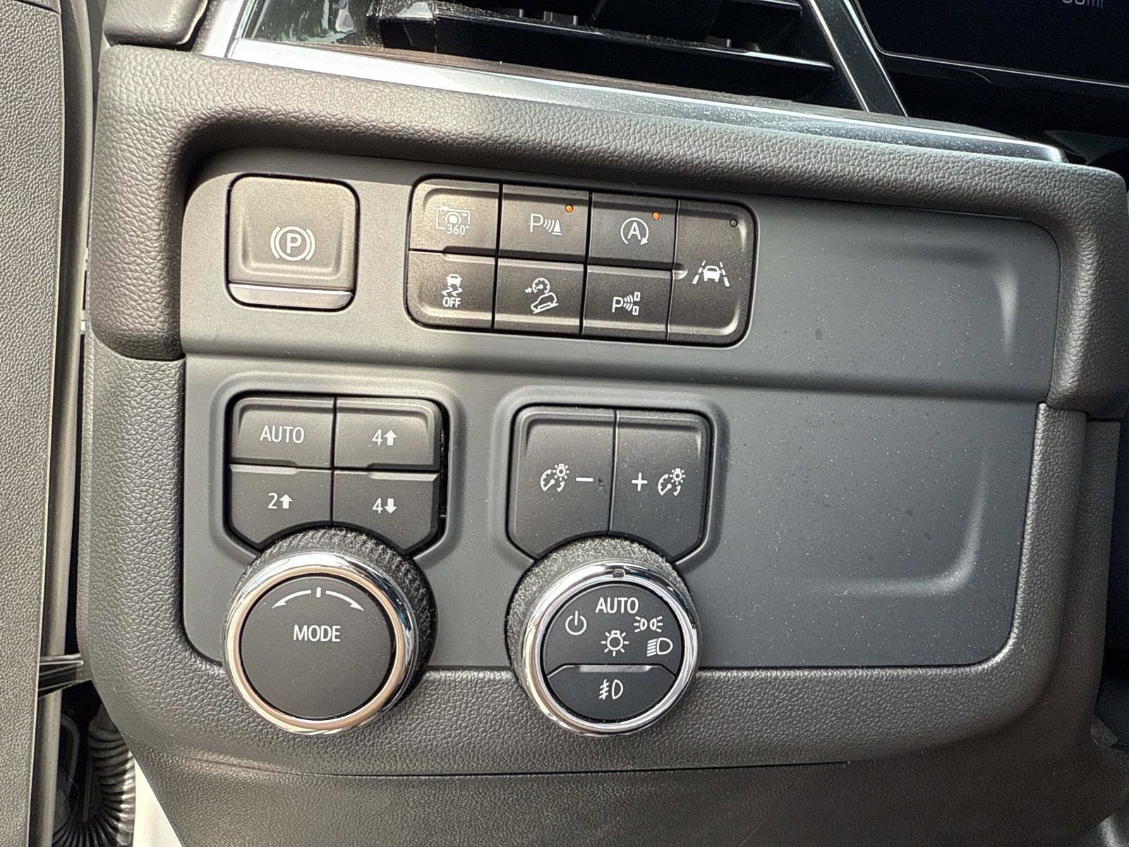 2025 Chevrolet Suburban Z71 photo 28