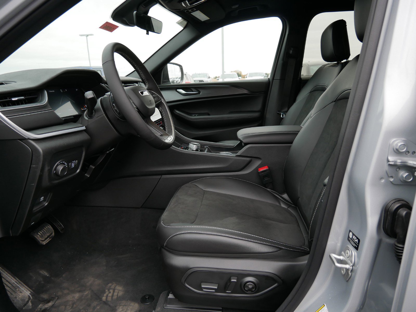 2025 Jeep Grand Cherokee Altitude X photo 4