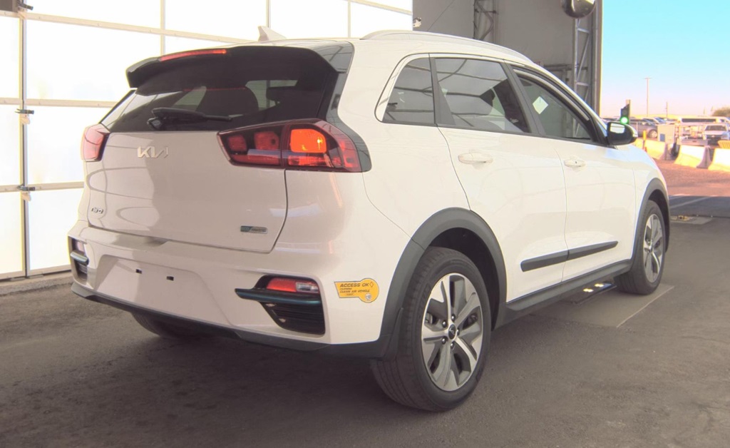 Used 2022 Kia Niro EX with VIN KNDCC3LG1N5119605 for sale in Scottsdale, AZ