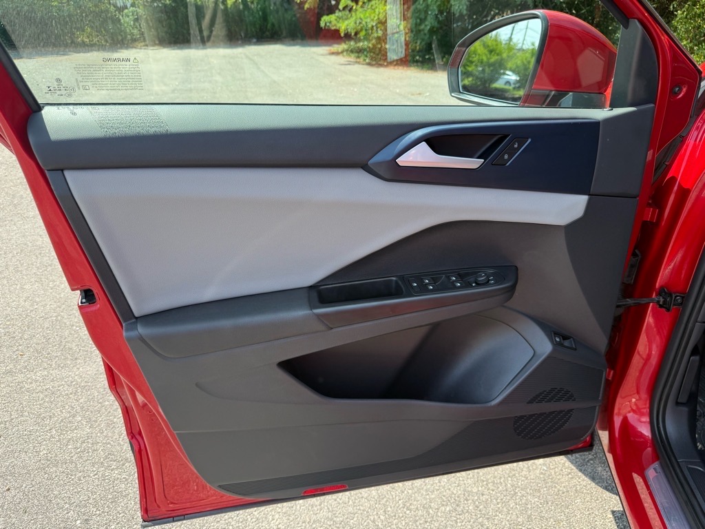 2022 Volkswagen Taos SE photo 15