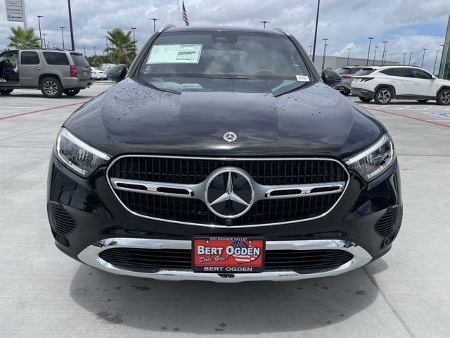 2025 Mercedes Benz GLC 300 photo 2