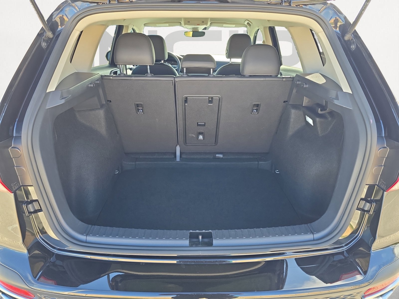 2024 Volkswagen Taos SE photo 12