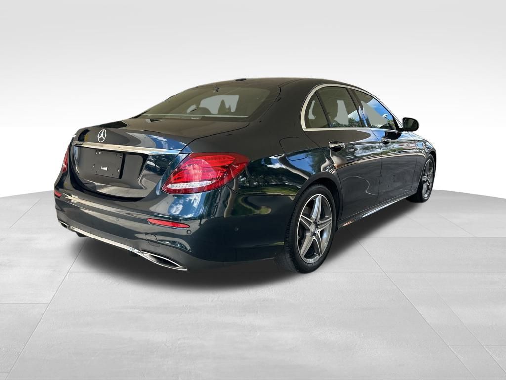 2017 Mercedes Benz E 300 photo 3