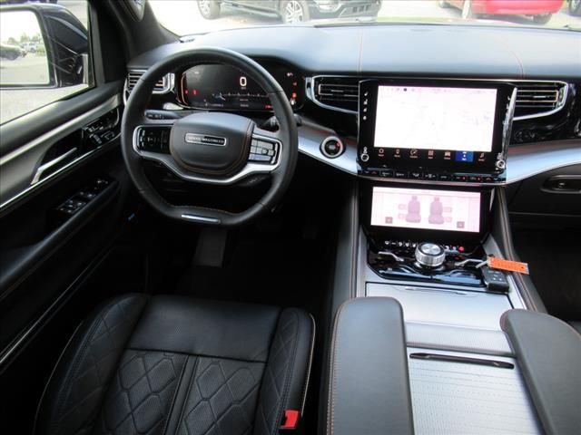 2023 Jeep Grand Wagoneer III photo 13