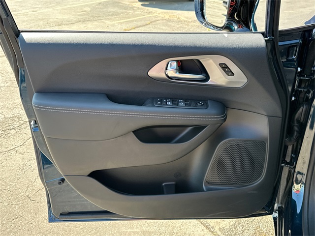 2025 Chrysler Pacifica photo 24
