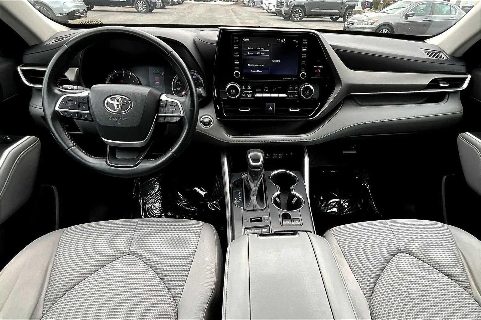 2022 Toyota Highlander LE photo 13