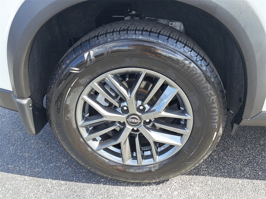 2025 Nissan Rogue S photo 6