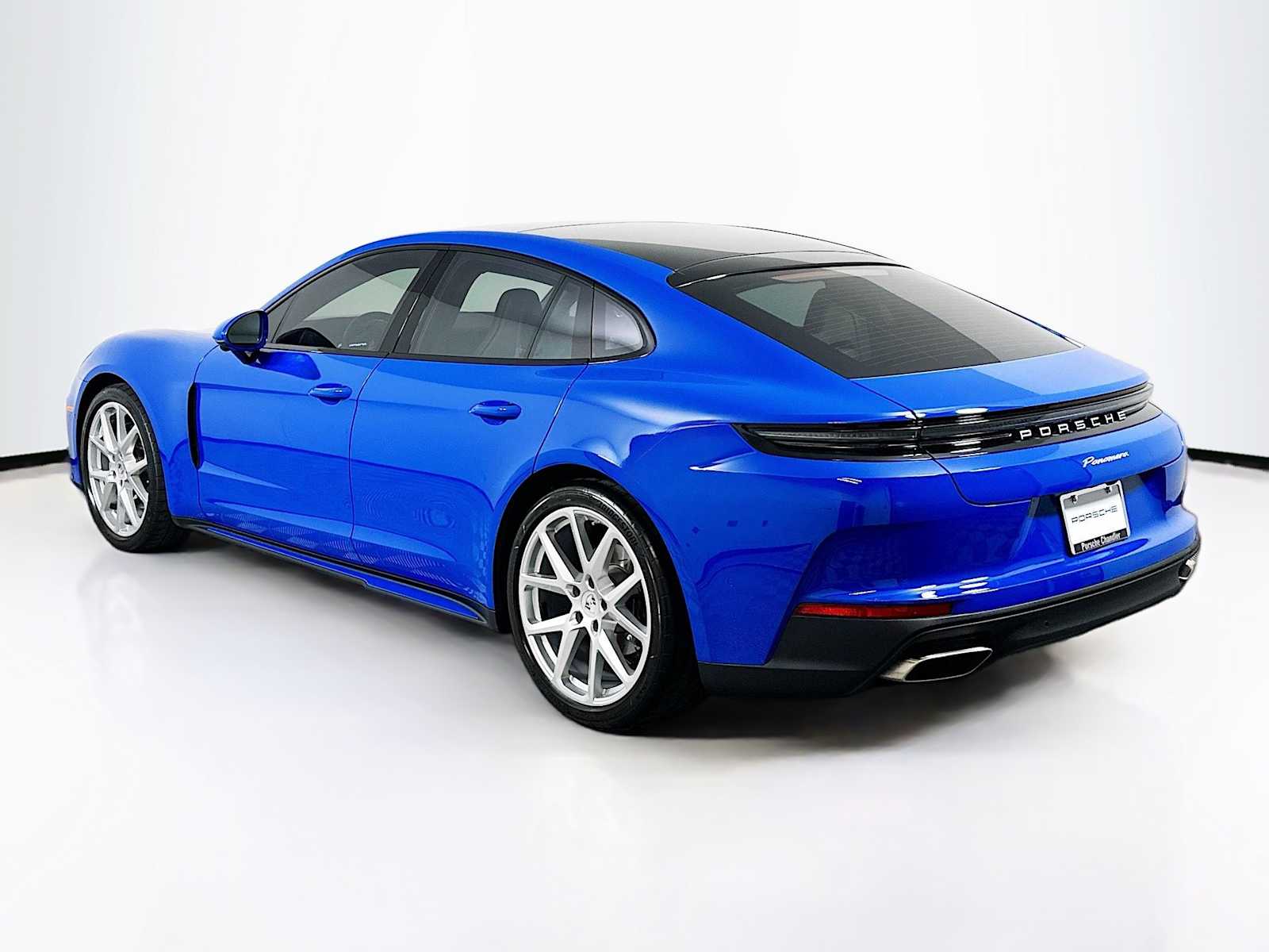 2025 Porsche Panamera photo 3