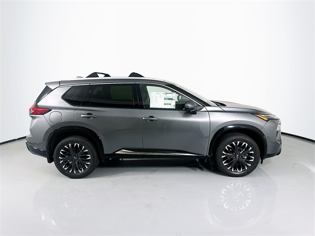 2026 Nissan Rogue Platinum photo 4