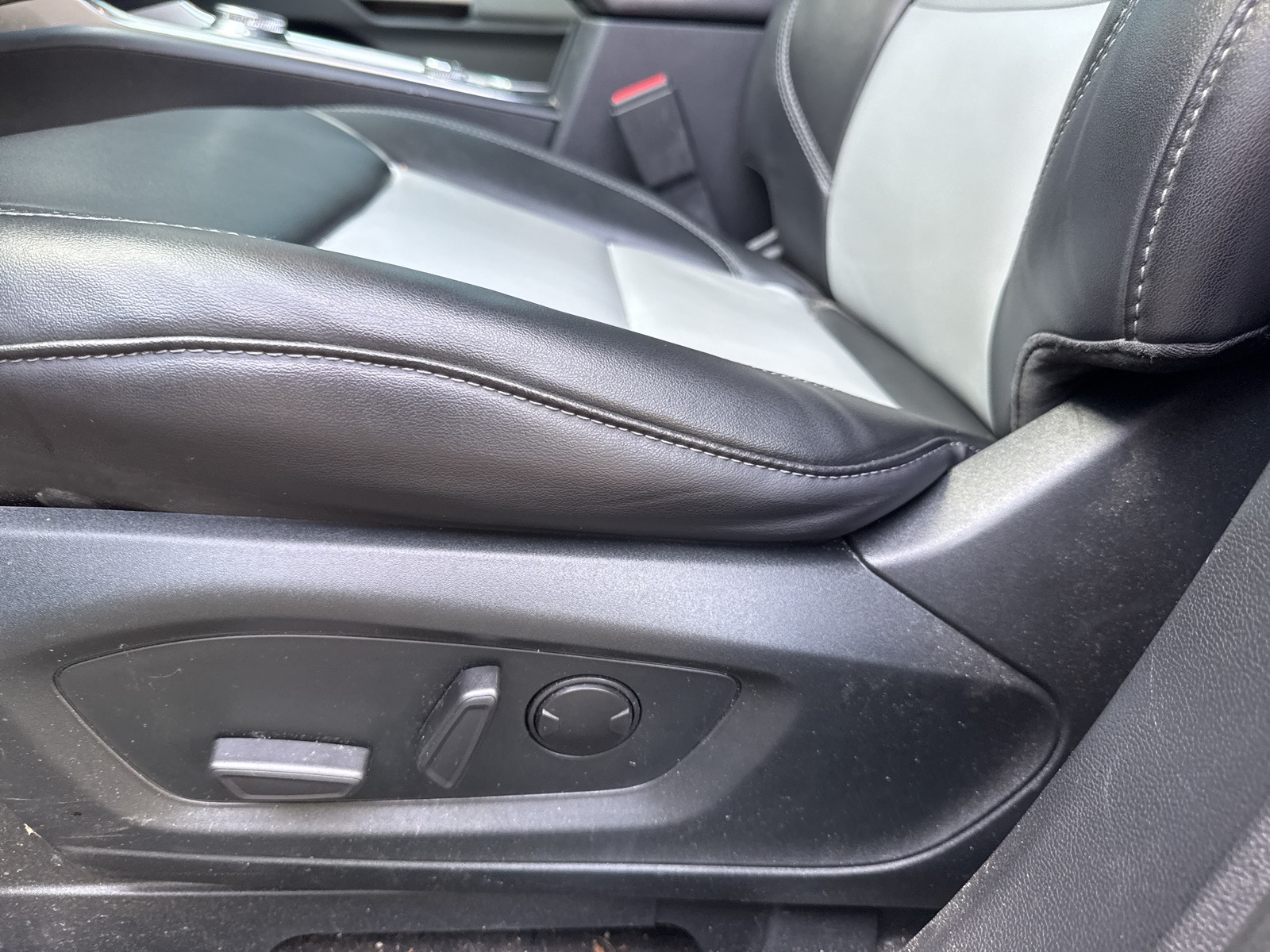 2022 Ford Explorer XLT photo 35