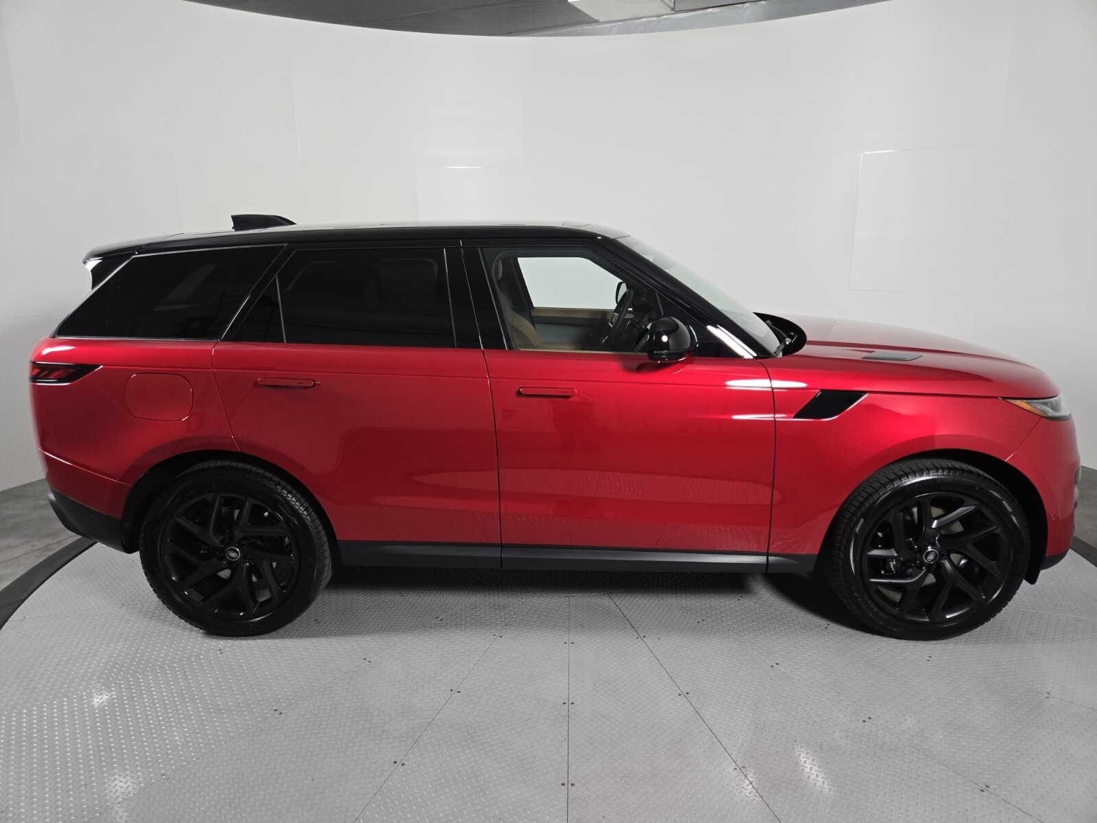 2025 Land Rover Range Rover Sport SE photo 3