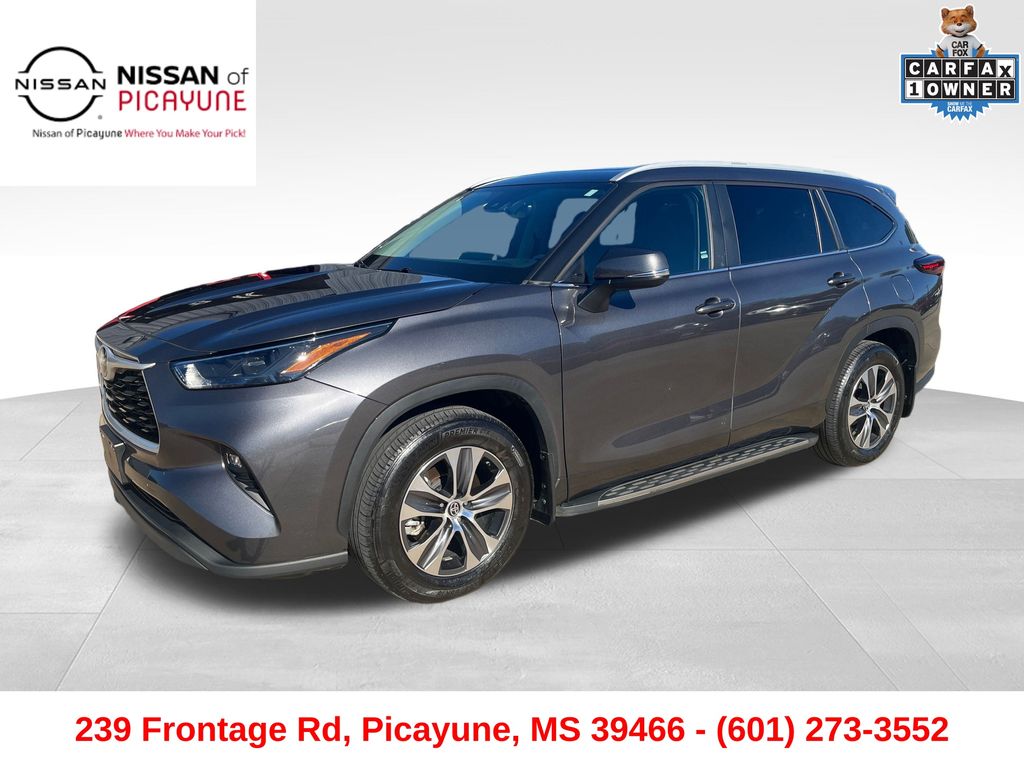 2024 Toyota Highlander XLE's photo