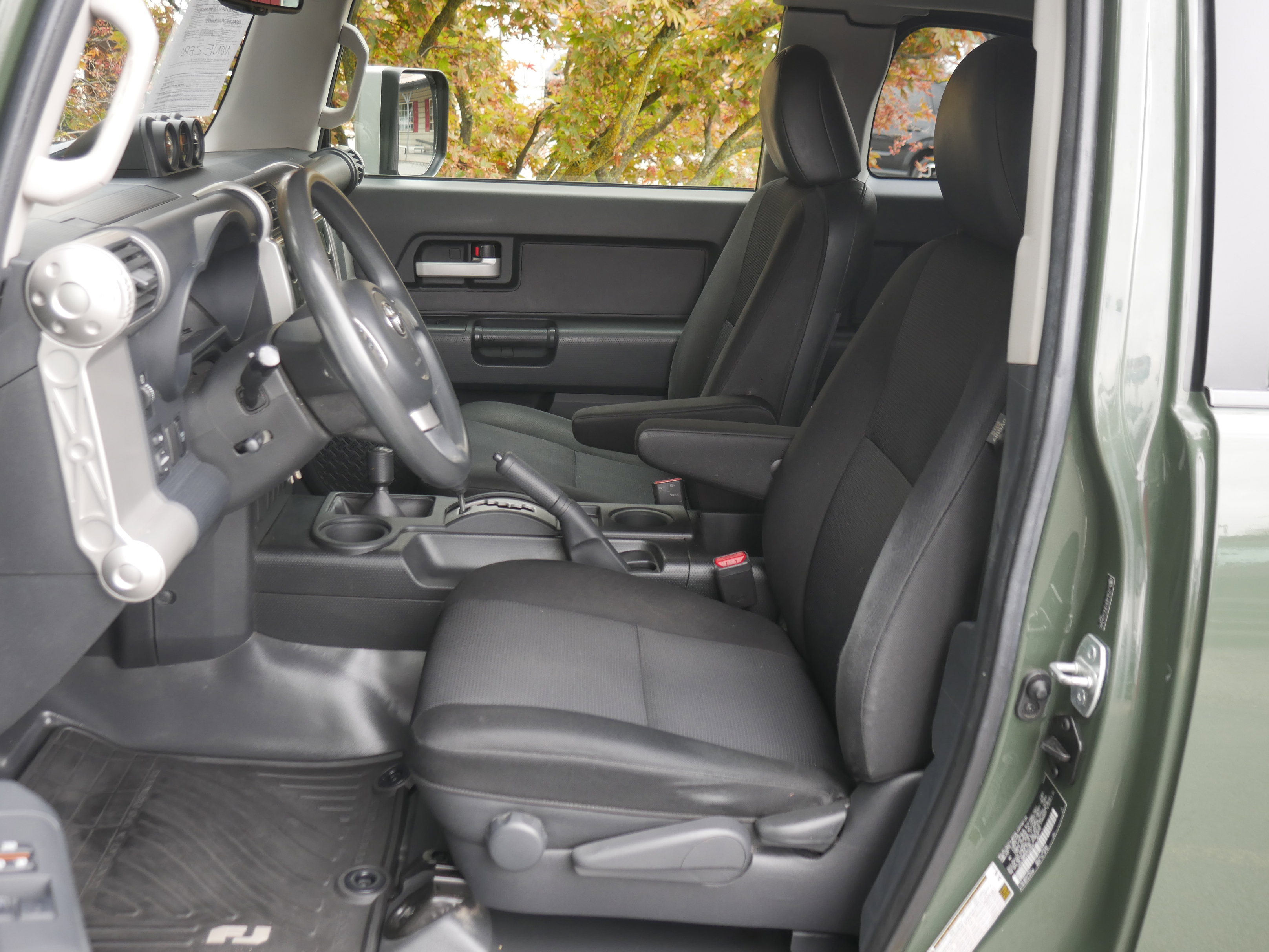 2014 Toyota FJ Cruiser Trail Teams Special Edition photo 2