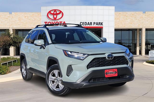 2023 Toyota RAV4 XLE's photo