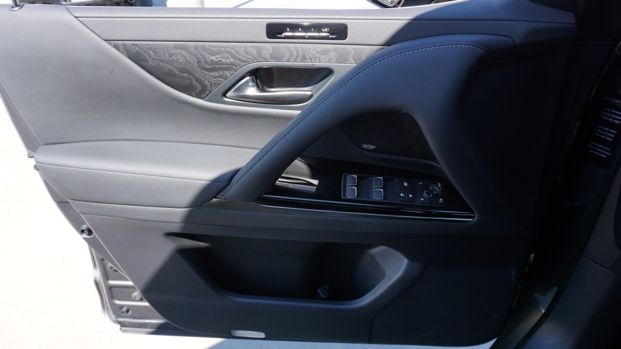 2022 Lexus LX 600 Luxury photo 22