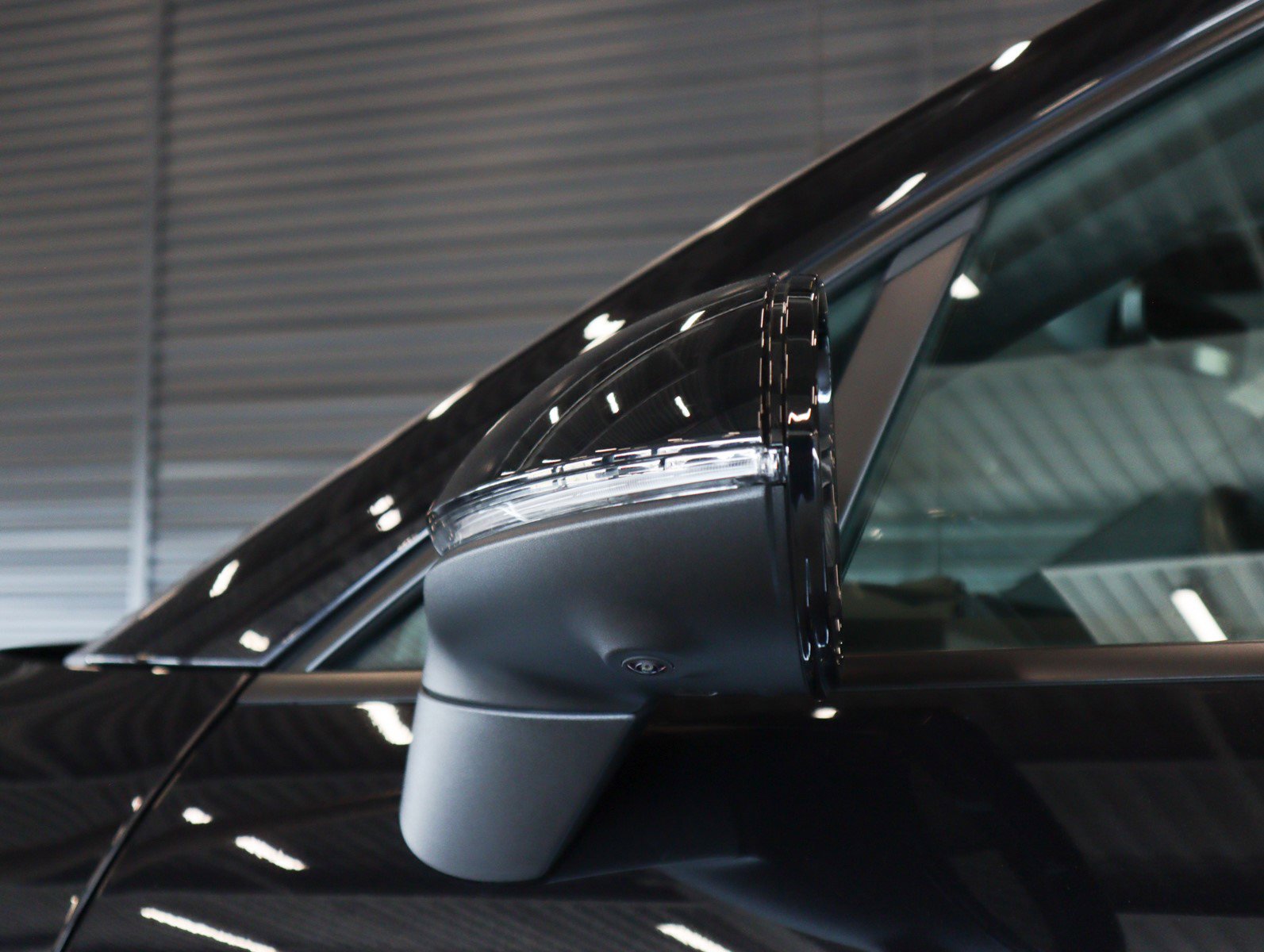 2025 Porsche Macan Electric photo 28