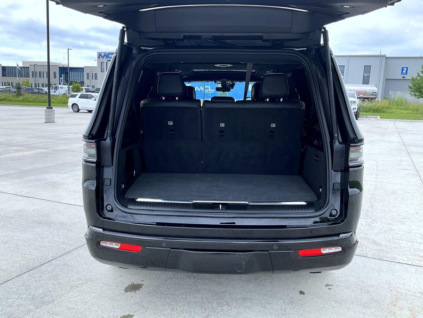 2023 Jeep Grand Wagoneer III Obsidian photo 9