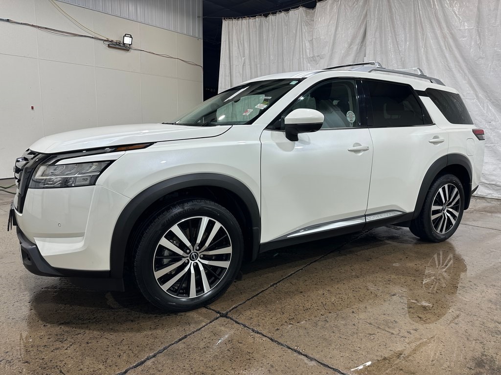 2023 Nissan Pathfinder Platinum photo 8