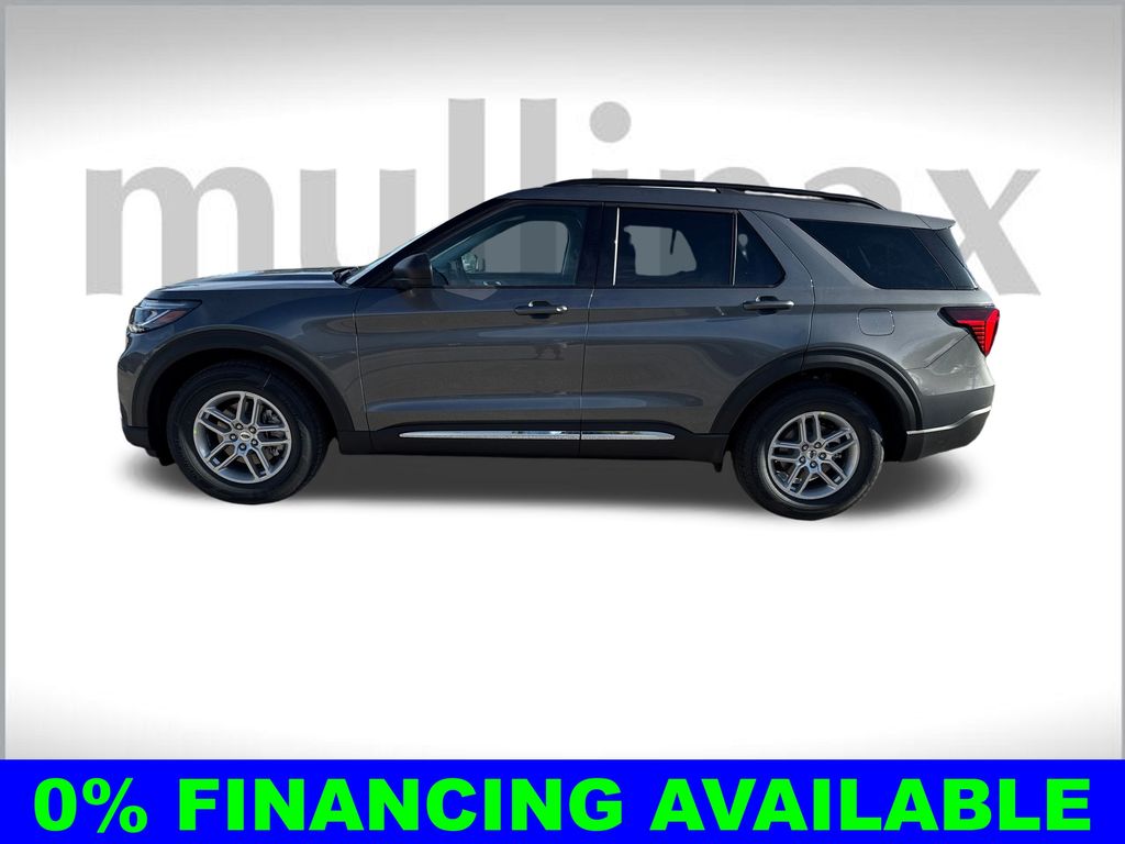 2025 Ford Explorer photo 2
