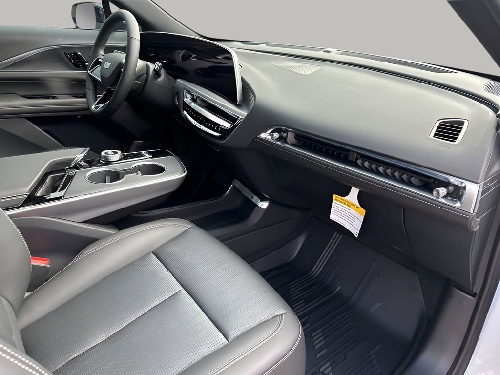 2025 Cadillac Lyriq Luxury photo 13