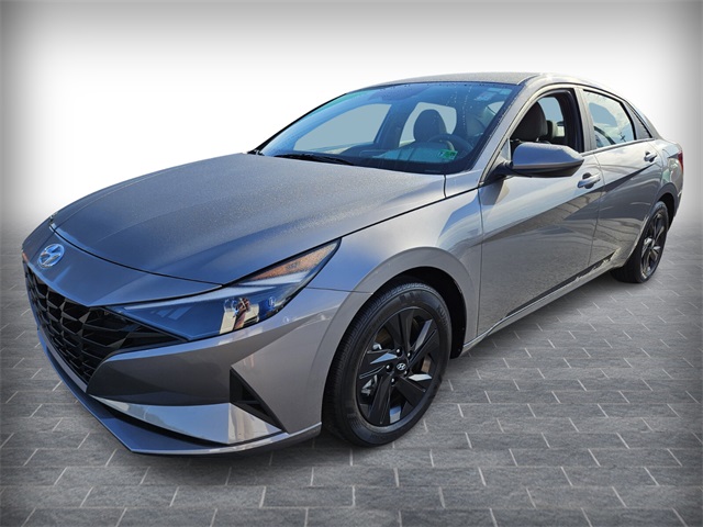 2023 Hyundai Elantra SEL photo 3