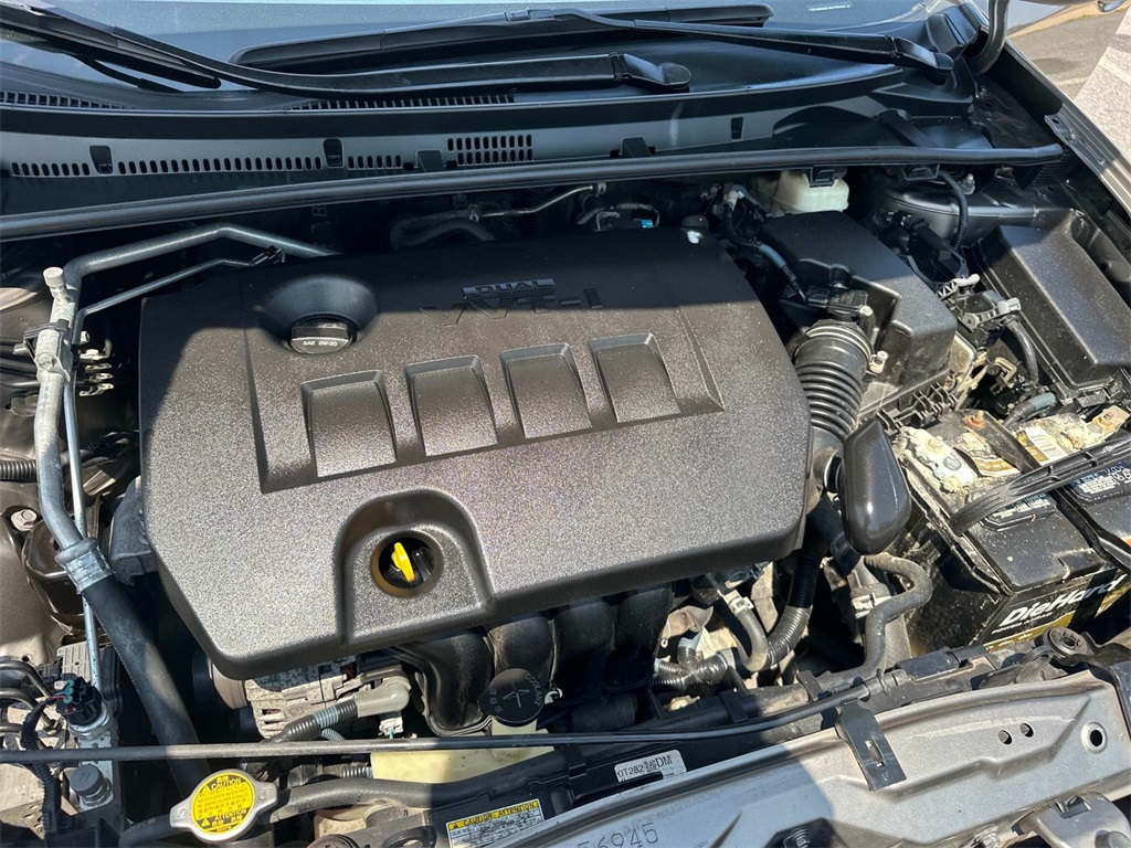 2017 Toyota Corolla LE photo 11