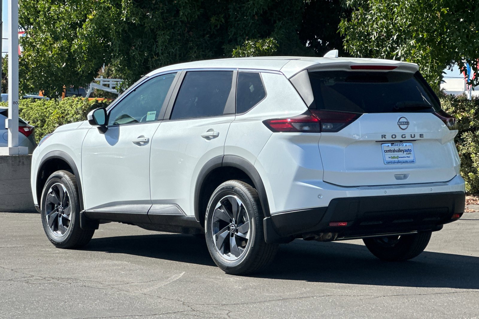 2026 Nissan Rogue SV photo 5