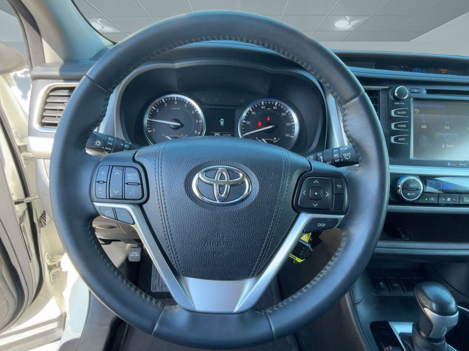 2016 Toyota Highlander LE photo 16