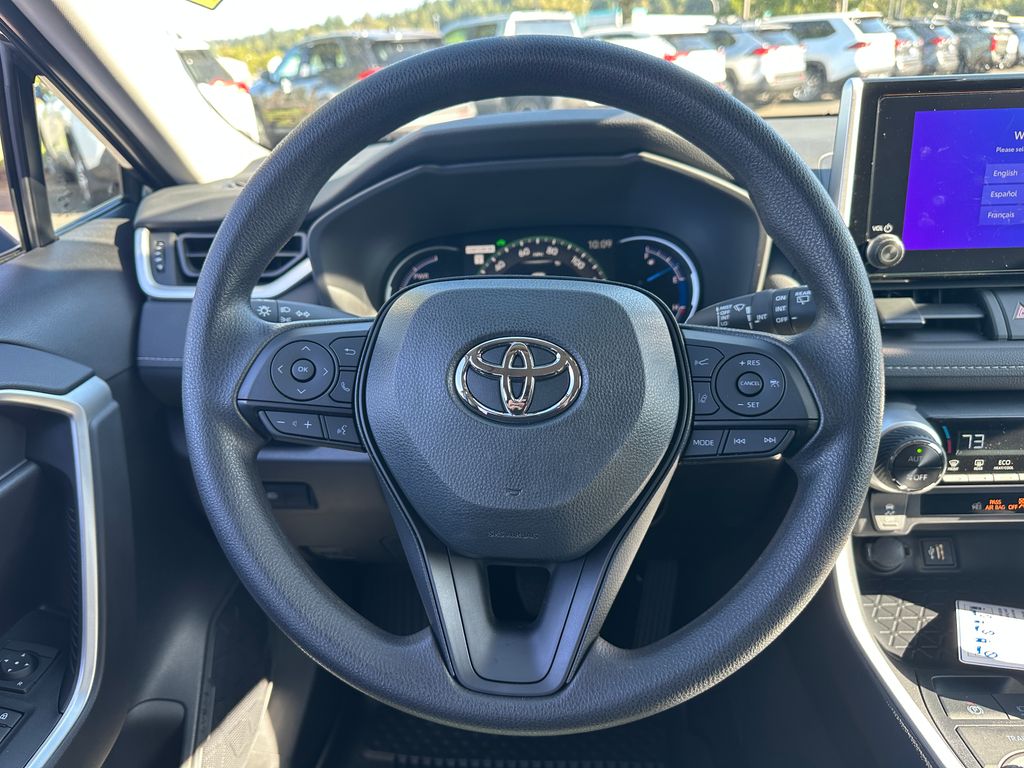 2025 Toyota RAV4 Hybrid XLE photo 18