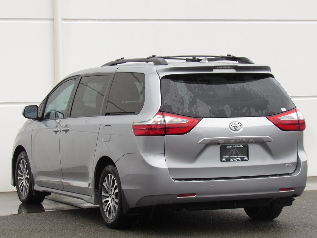 2018 Toyota Sienna XLE photo 5