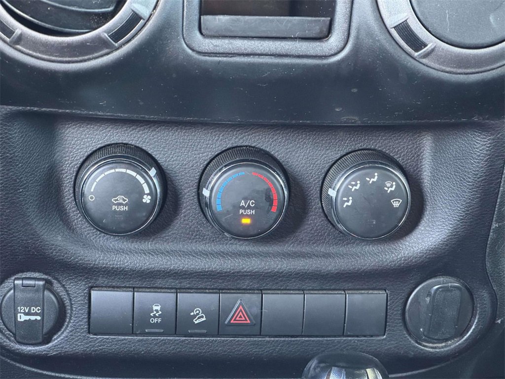 2015 Jeep Wrangler Unlimited Sport photo 4