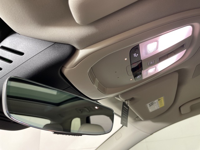 2025 Volvo XC60 T8 Plus photo 23