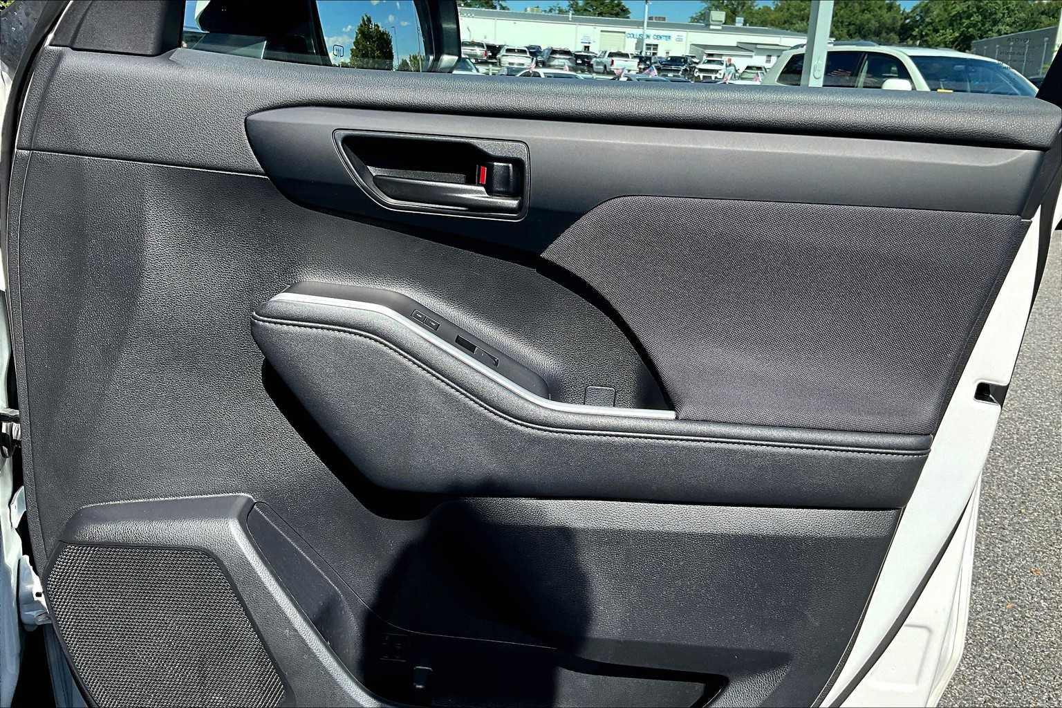 2023 Toyota Highlander LE photo 21