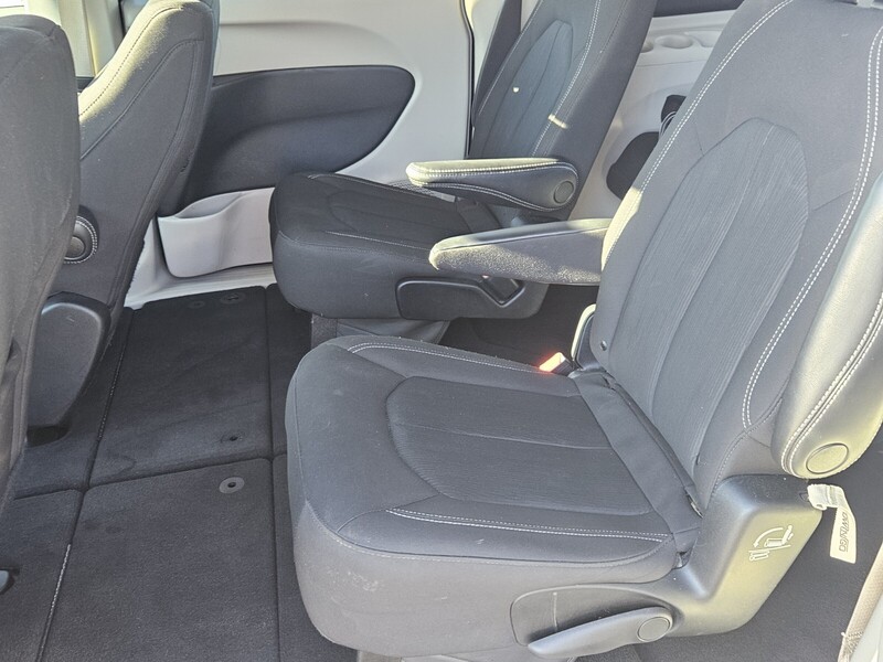 2023 Chrysler Voyager LX photo 7