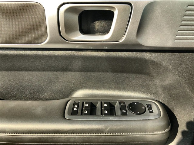 2025 Hyundai Santa Fe SEL photo 4