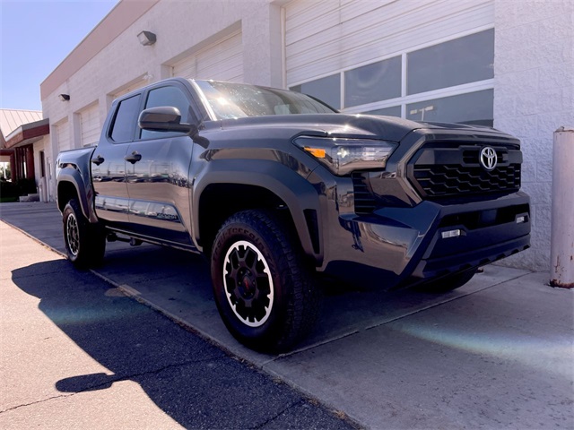2024 Toyota Tacoma TRD Off-Road photo 2