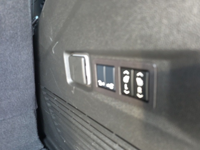 2025 Chevrolet Tahoe High Country photo 34