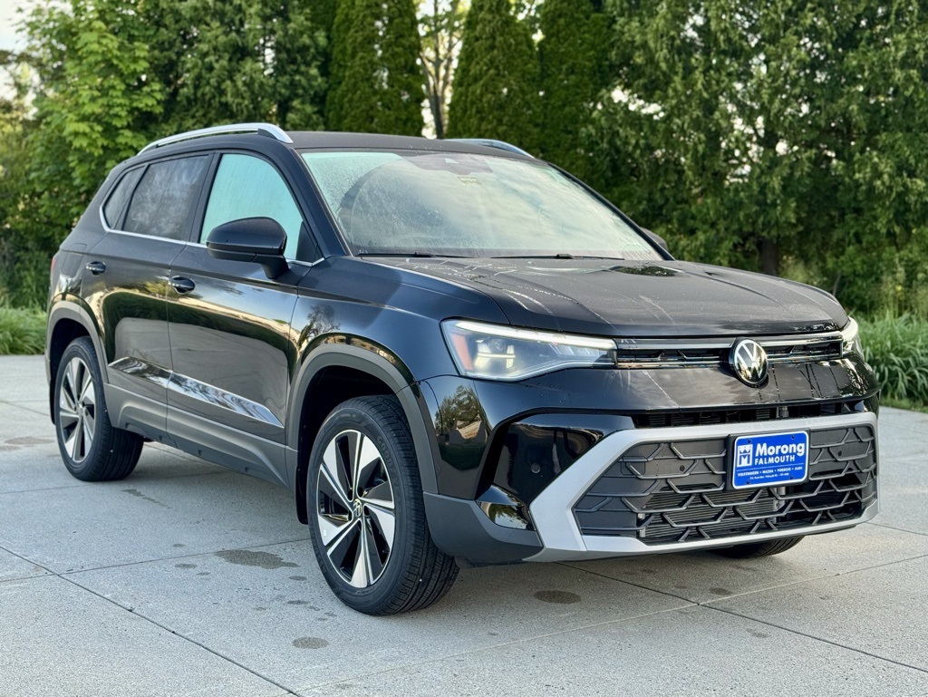 2025 Volkswagen Taos SE's photo