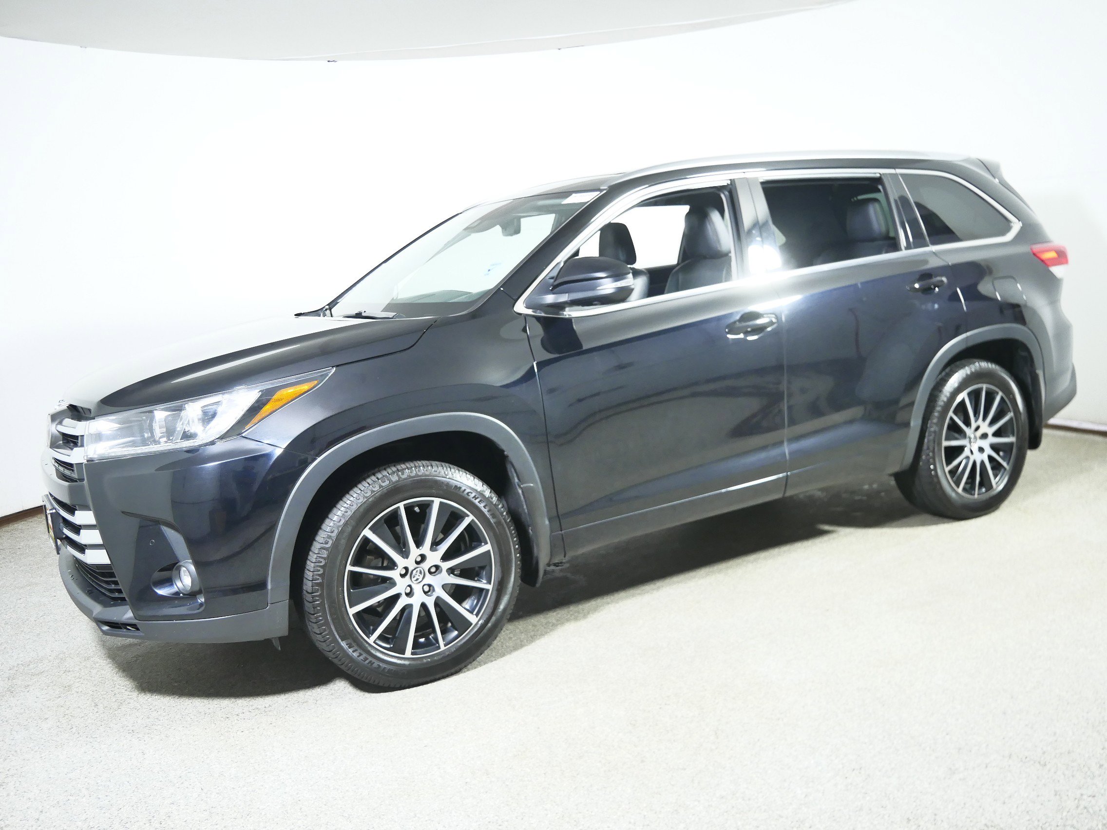 2019 Toyota Highlander Limited photo 3