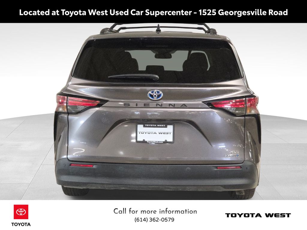 2022 Toyota Sienna XLE photo 6