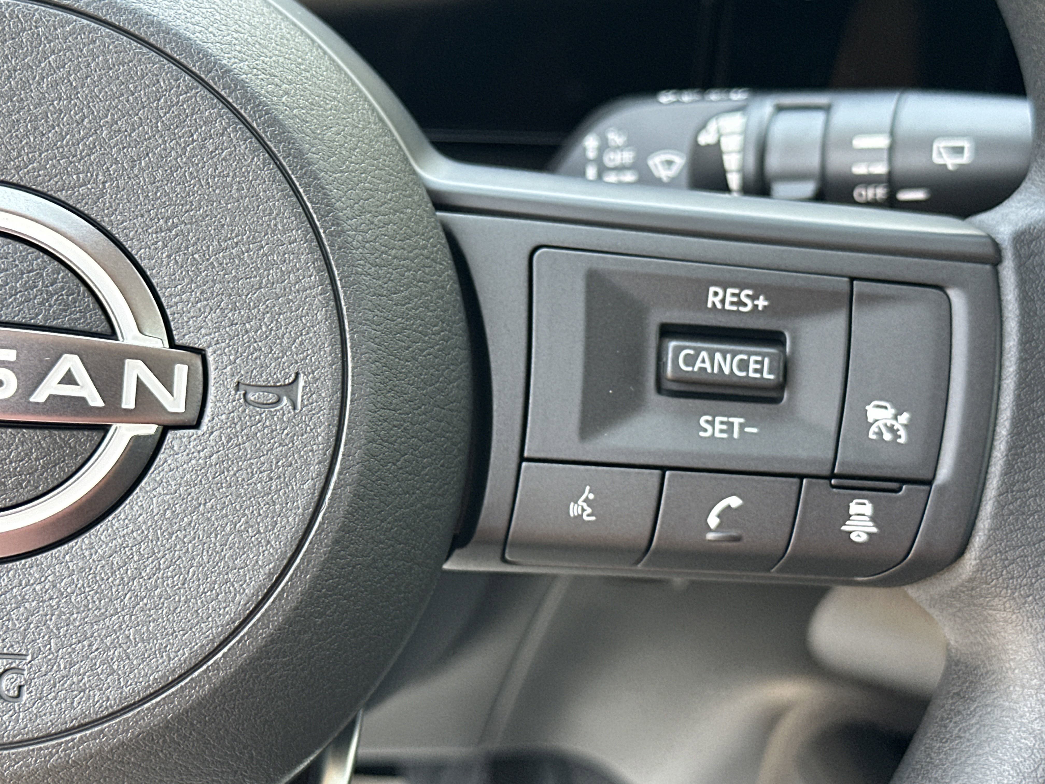 2025 Nissan Kicks SV photo 6
