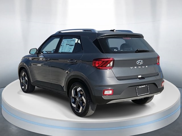 2025 Hyundai Venue SEL photo 2