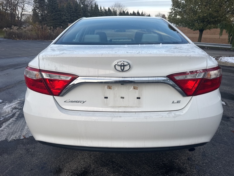 2017 Toyota Camry LE photo 4