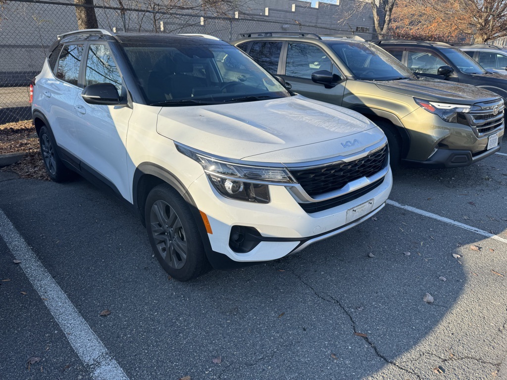 2023 Kia Seltos S's photo